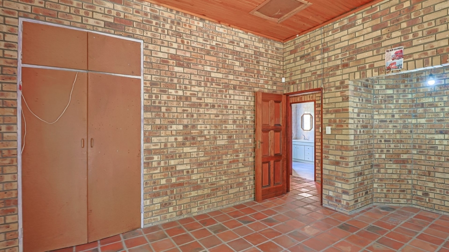 4 Bedroom Property for Sale in Waagfontein North West